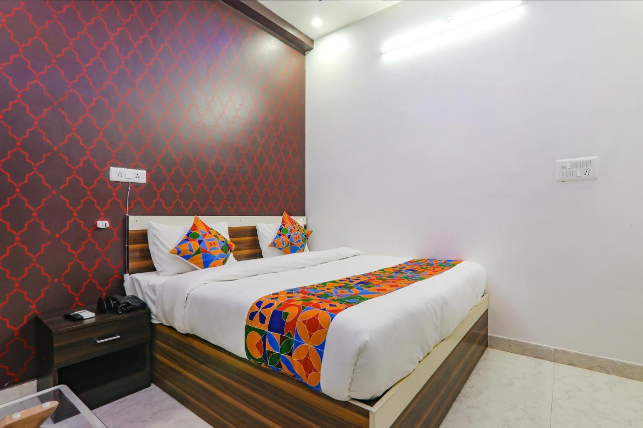 Отель Fabexpress Ss Grand Banthra Sikandarpur Экстерьер фото